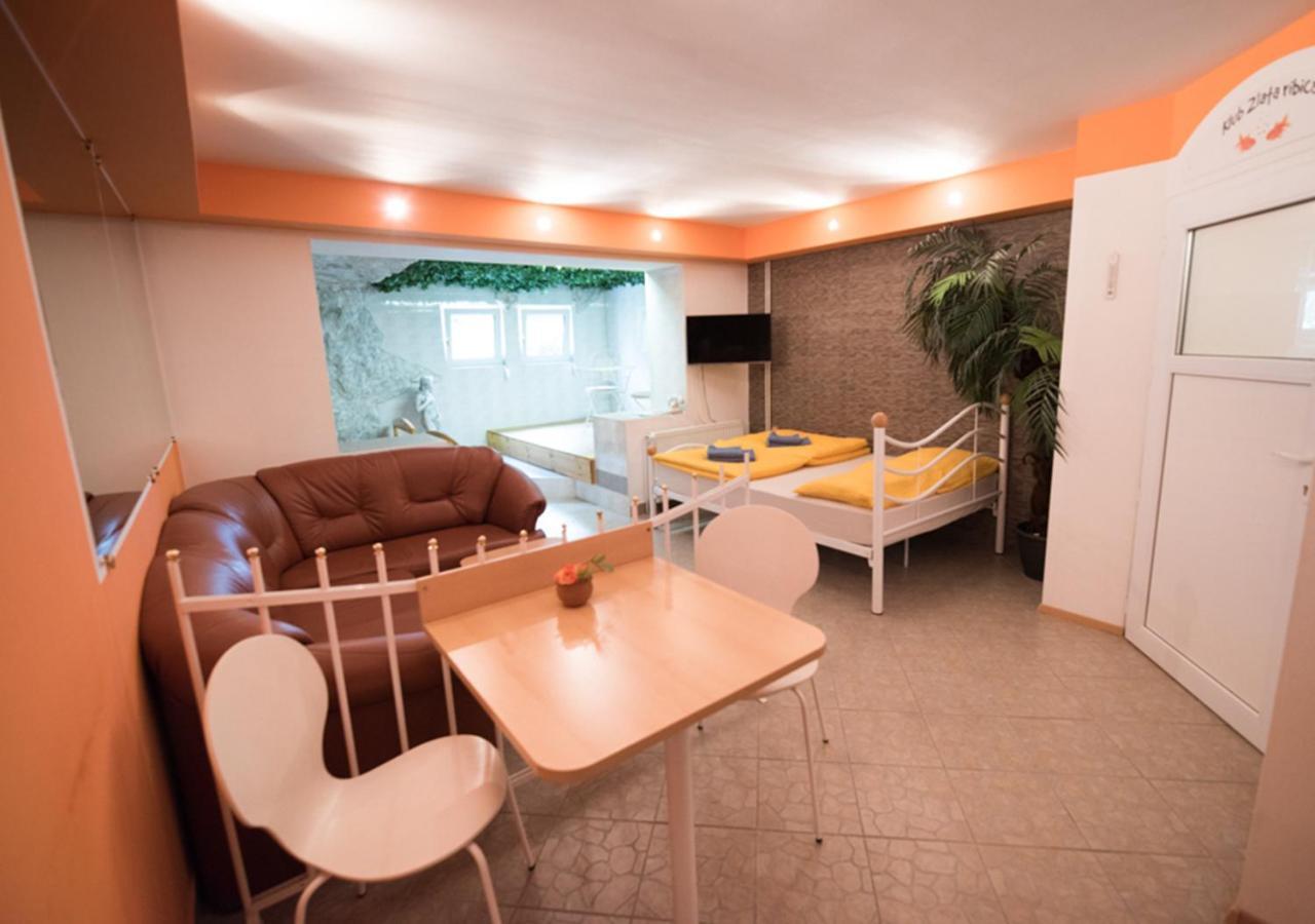 Klub Zlata Ribica Hotel Jesenice Buitenkant foto
